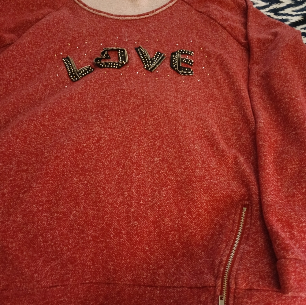 Light sweatshirt with Love design